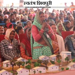 शिवपुरी की ललिता से मोदी जी बोले- राम राम, बिना रूके योजनाओं का बखान करती चली गई ललिता आदिवासी,मोदी जी बोले- सुपर फास्ट बोलती हो swatantra-shivpuri-131