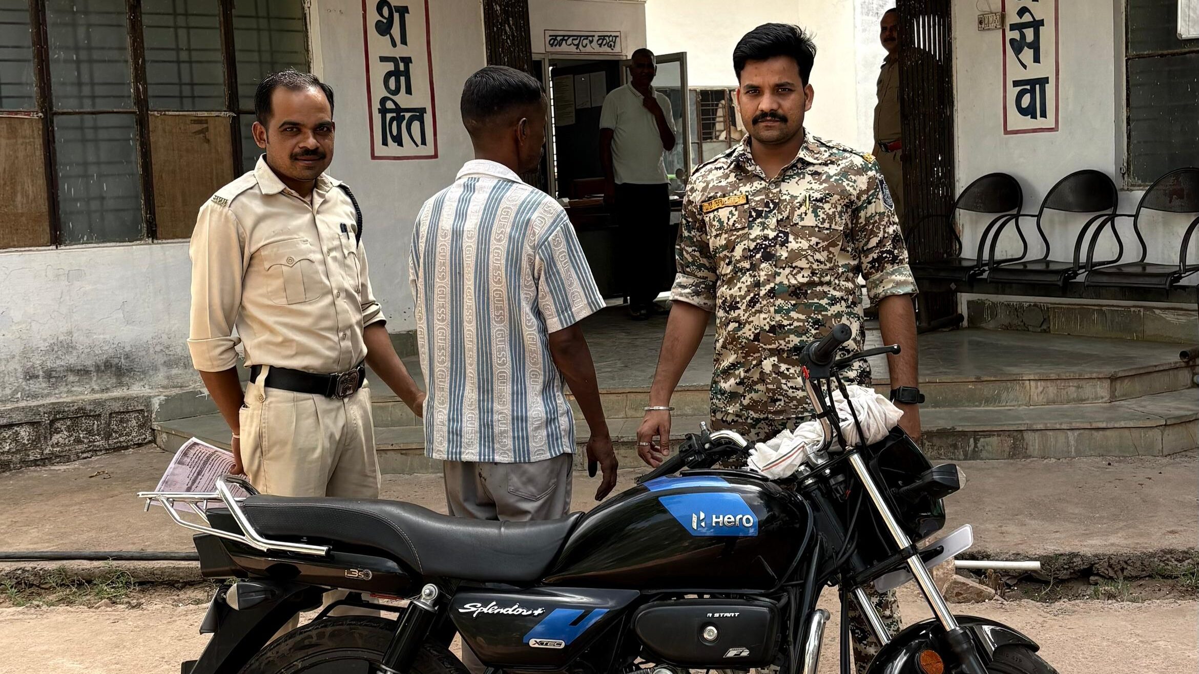 ज्वेलर्स दुकान में चोरी करने वाला आरोपी गिरफ्तार, डेढ़ लाख का माल बरामद