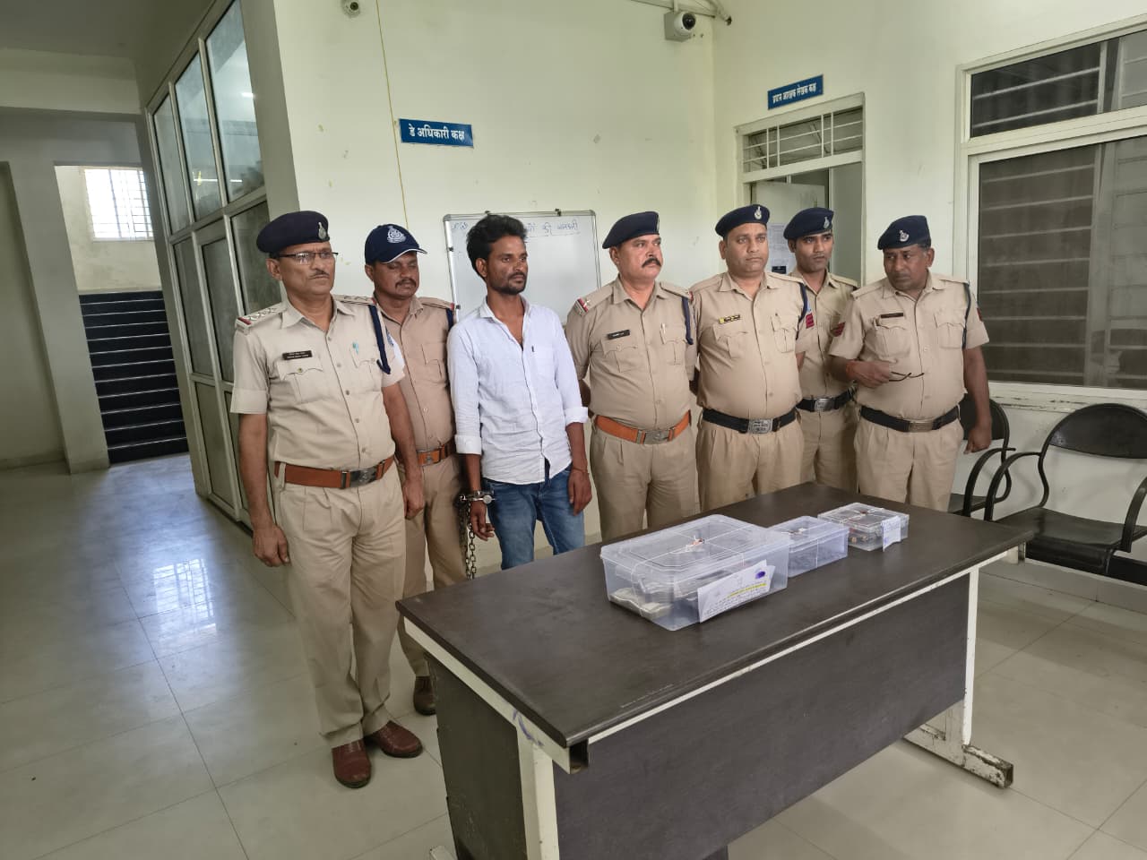 खनियाधाना पुलिस ने 24 घंटे में सुलझाई चोरी, 2.70 लाख का माल बरामद