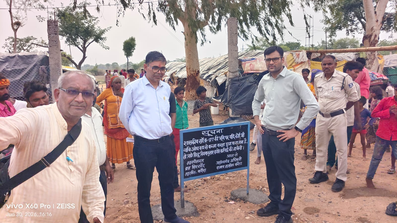 करैरा में करोड़ों की शासकीय भूमि अतिक्रमण मुक्त, सिरसौद चौराहे पर अवैध निर्माण हटाया